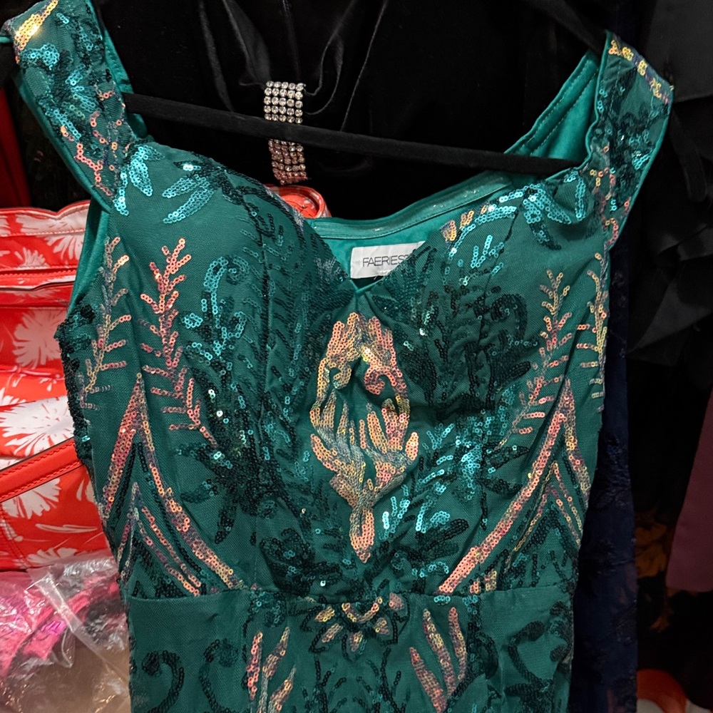 Emerald Green Sequin Gown - Picture 3 of 8